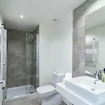 Inf4.2m- Modern Families Only Apartment