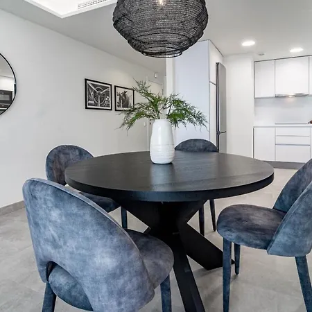 Inf42m- Modern Apartment, Families Only * Estepona