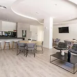 Inf4.2m- Modern Families Only *