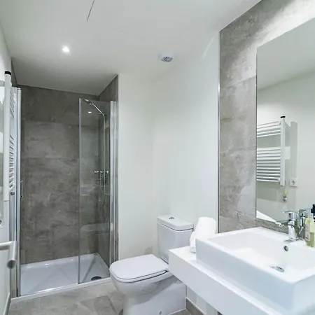 Inf42m- Modern Apartment, Families Only Lägenhet