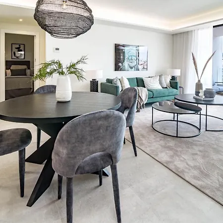 Inf42m- Modern Apartment, Families Only 아파트 *