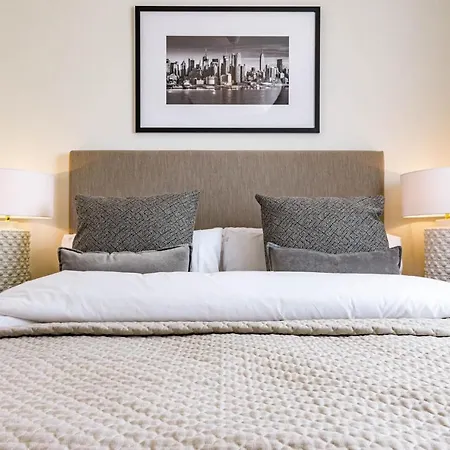 Lägenhet Inf42m- Modern Apartment, Families Only *