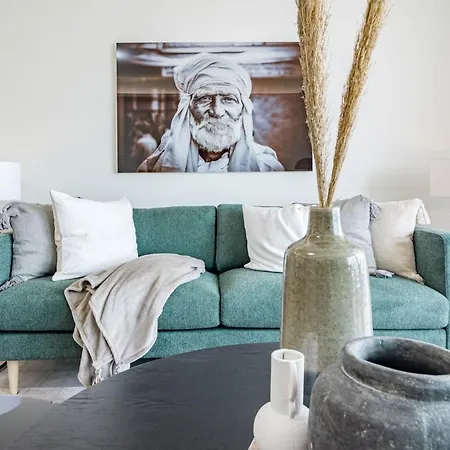 Inf42m- Modern Apartment, Families Only