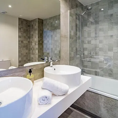 아파트 Inf42m- Modern Apartment, Families Only