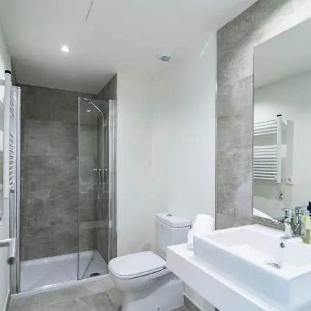 Inf42m- Modern Apartment, Families Only 아파트 에스테포나
