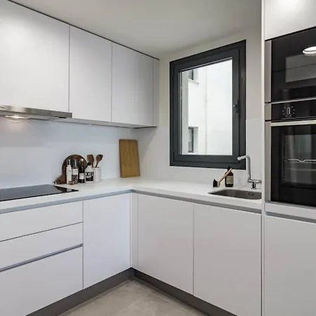 Inf42m- Modern Apartment, Families Only 에스테포나