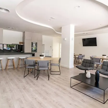 아파트 Inf42m- Modern Apartment, Families Only *