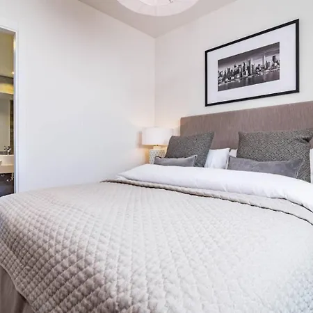 Inf42m- Modern Apartment, Families Only 아파트 에스테포나
