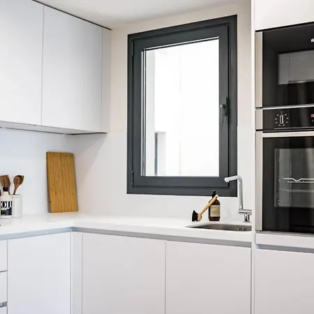 Inf42m- Modern Apartment, Families Only *