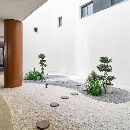 Inf42m- Modern Apartment, Families Only 에스테포나