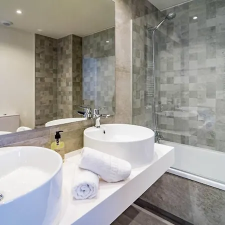아파트 Inf42m- Modern Apartment, Families Only