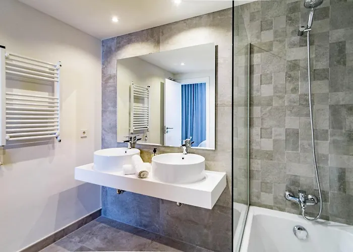 Inf4.2m- Modern Families Only