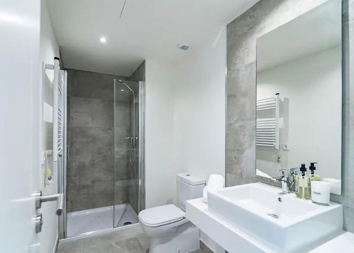 Inf4.2m- Modern Families Only Apartment