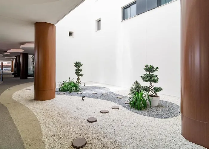 Inf4.2m- Modern Families Only Apartment