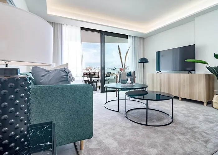 Apartment Inf4.2m- Modern Families Only