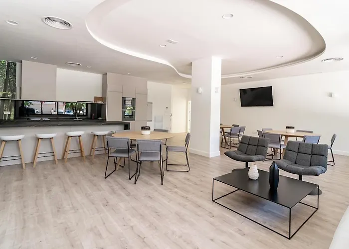 Inf4.2m- Modern Families Only *